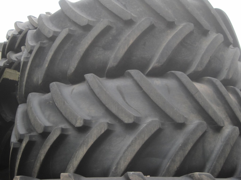 2x 600/65/34 Michelin XM108 tyres 75%
