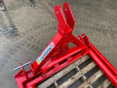 Nugent heavy duty bale handler, NEW, three point linkage, sprung loaded trip