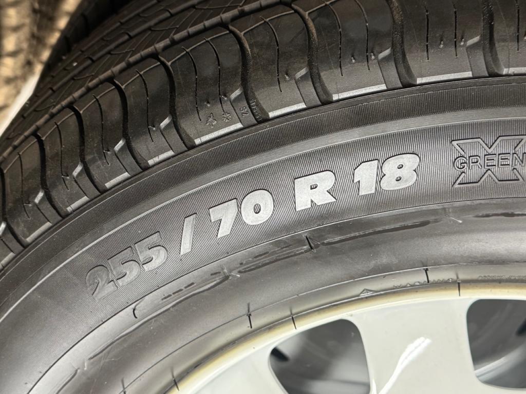 5x Michelin Latitude 255/70/18 tyres fitted to Land Rover Defender steel wheels, centre caps, delivery miles, as new