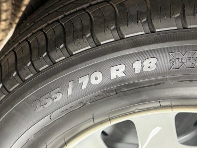 5x Michelin Latitude 255/70/18 tyres fitted to Land Rover Defender steel wheels, centre caps, delivery miles, as new