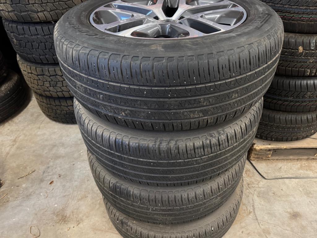 4x Pirelli Scorpion Zero 255/60/20 tyres fitted to Land Rover Defender diamond tuned alloy wheels