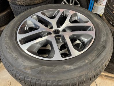 4x Pirelli Scorpion Zero 255/60/20 tyres fitted to Land Rover Defender diamond tuned alloy wheels