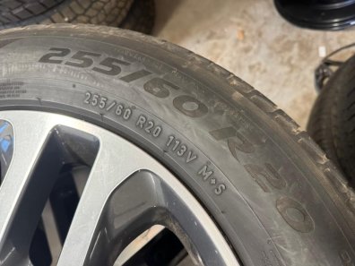 4x Pirelli Scorpion Zero 255/60/20 tyres fitted to Land Rover Defender diamond tuned alloy wheels