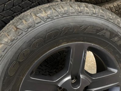 1x Goodyear Wrangler 255/70/18 All-Terrian tyre fitted to Land Rover Defender wheel, delivery miles