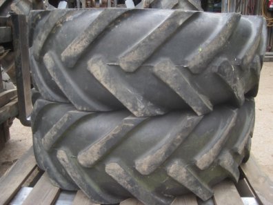 2x 12.5/80/18 tyres