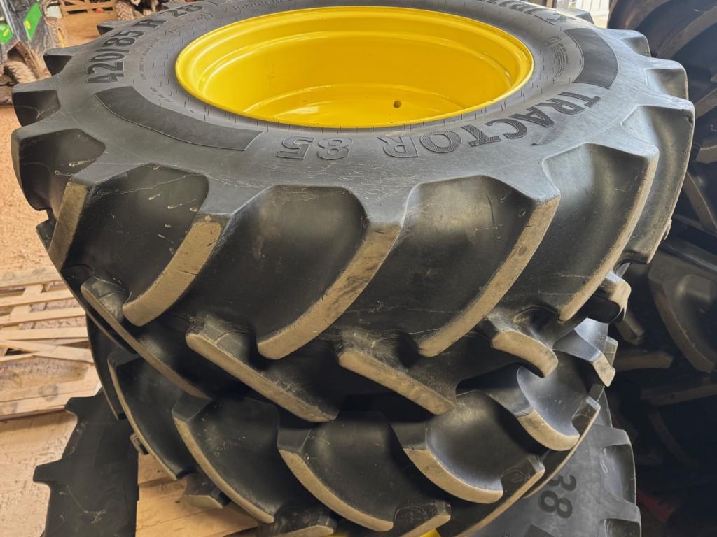 2x 520/85/38 + 2x 420/85/28 Continental tyres fitted to John Deere wheels
