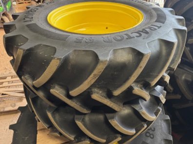 2x 520/85/38 + 2x 420/85/28 Continental tyres fitted to John Deere wheels