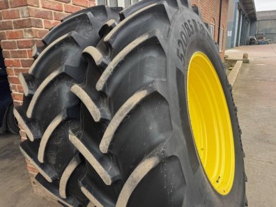 2x 520/85/38 + 2x 420/85/28 Continental tyres fitted to John Deere wheels