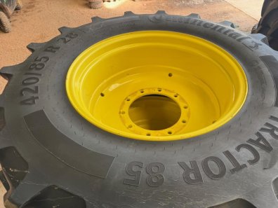 2x 520/85/38 + 2x 420/85/28 Continental tyres fitted to John Deere wheels
