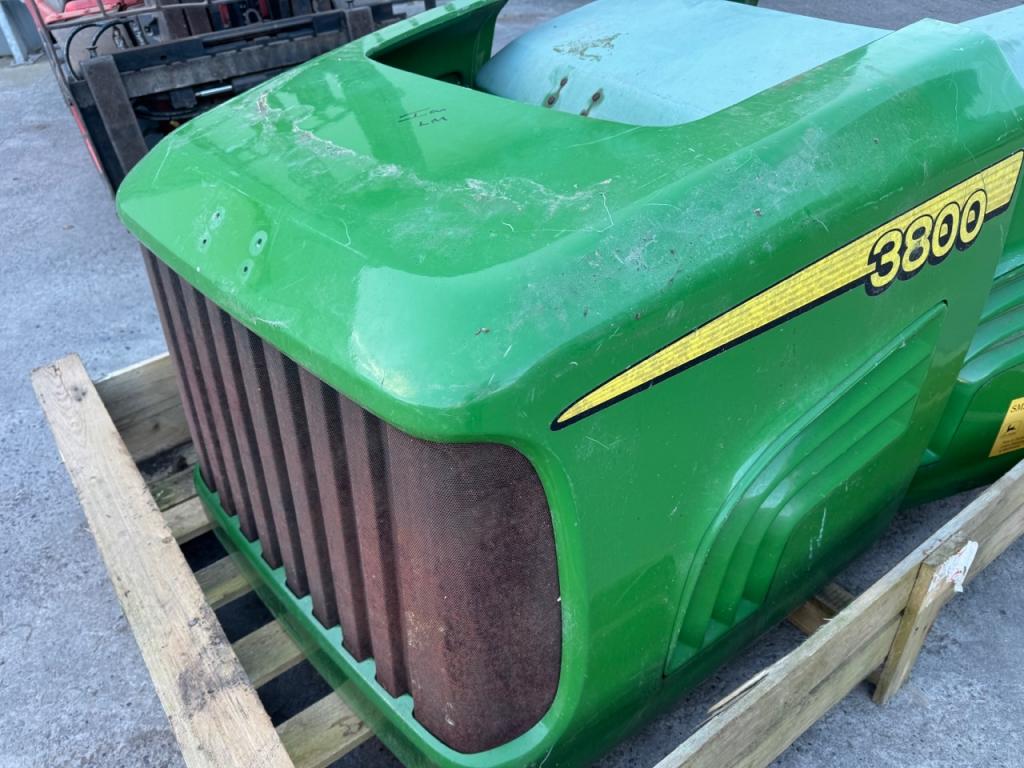 nJohn Deere 3800 bonnet