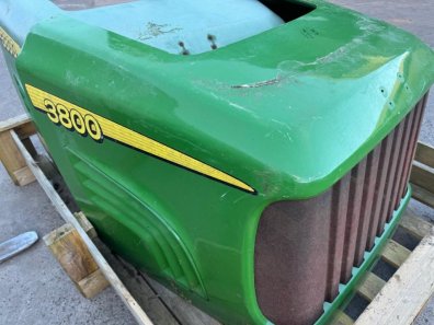 nJohn Deere 3800 bonnet
