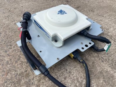 Trimble AG-482 GPS receiver, as new, Massey Ferguson 6s/7s mounting bracket