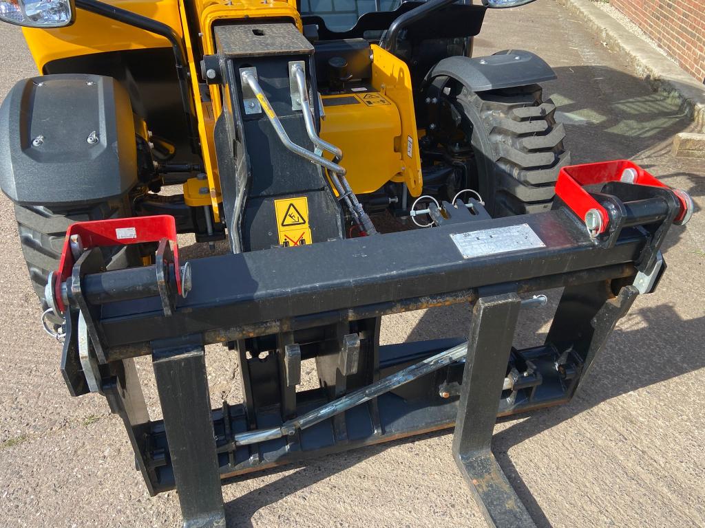 JCB Q-Fit carriage, as new, removed from 150hrs machine, to fit JCB 525-60
