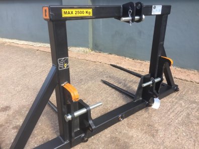 Quicke L200 twin bale spike, NEW, 2x 1240mm + 2x 820mm tines, Euro hooks with 3 point linkage, hooks