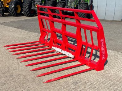 Redrock 9ft silage fork, NEW, 2x side tines, choice of bolt on hooks