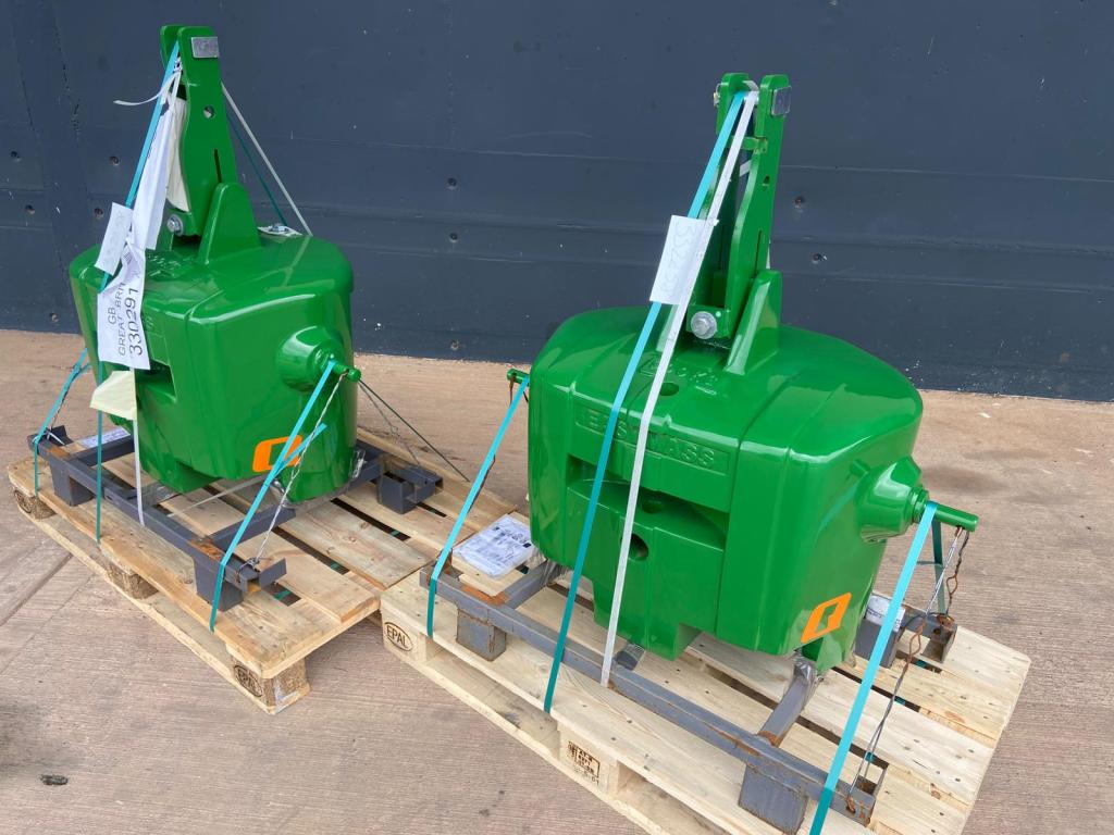 Quicke 900kg Qbloq weight block, NEW, John Deere green, these weight blocks will attach to a JD 110kg tombstone