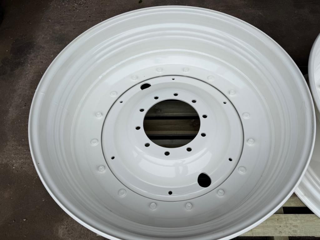 2x 18x42 New Holland wheels to fit NH T7.245