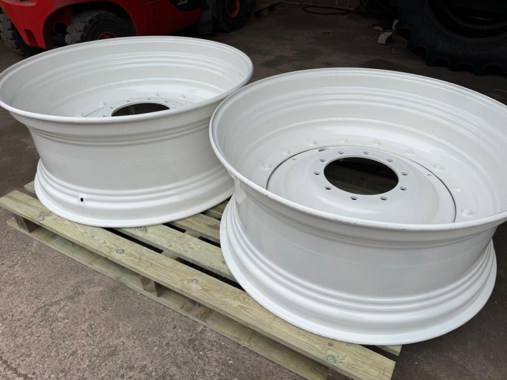 2x 18x42 New Holland wheels to fit NH T7.245