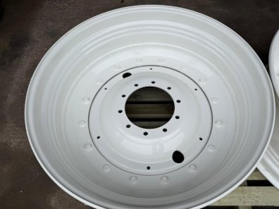 2x 18x42 New Holland wheels to fit NH T7.245