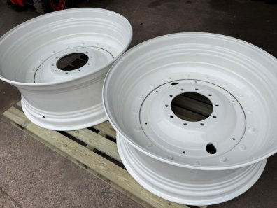 2x 18x42 New Holland wheels to fit NH T7.245