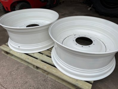 2x 18x42 New Holland wheels to fit NH T7.245