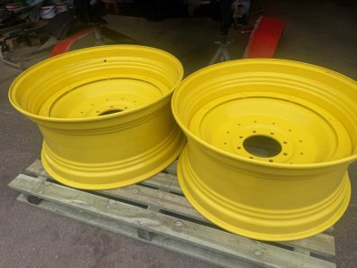 2x 18x38 + 2x 15x28 John Deere adjustable wheels for a JD 6930, as new