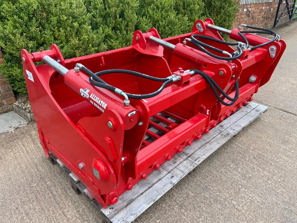 Redrock 218/85 shear grab, NEW, 2.18 Metres wide, 85 cm high, three ram, chrome rams, bolt on blades, bracket ready