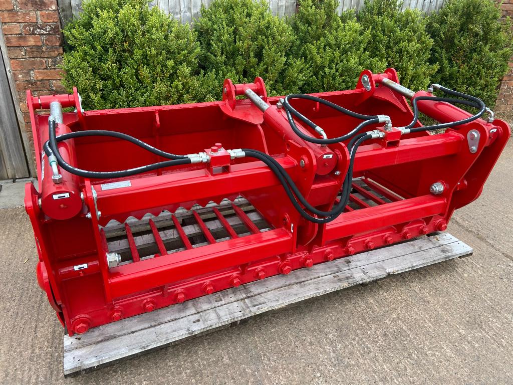 Redrock 218/85 shear grab, NEW, 2.18 Metres wide, 85 cm high, three ram, chrome rams, bolt on blades, bracket ready