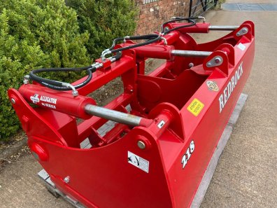 Redrock 218/85 shear grab, NEW, 2.18 Metres wide, 85 cm high, three ram, chrome rams, bolt on blades, bracket ready