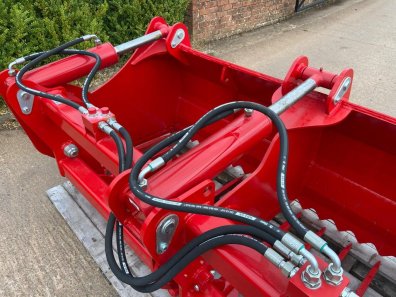Redrock 218/85 shear grab, NEW, 2.18 Metres wide, 85 cm high, three ram, chrome rams, bolt on blades, bracket ready