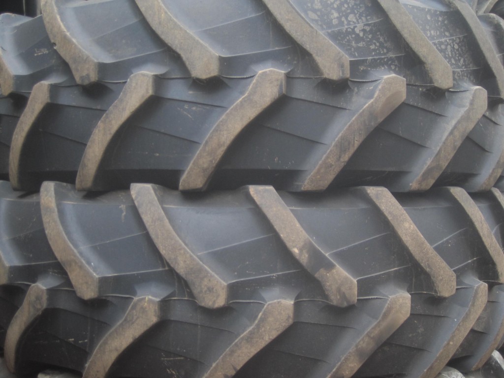2x 20.8/38 + 2x 16.9/28 Pirelli tyres 60%