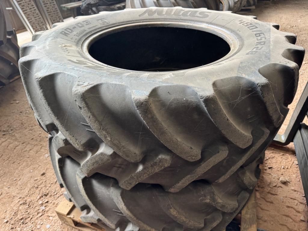 2x 600/65/38 + 2x 480/65/28 Mitas 75 tyres
