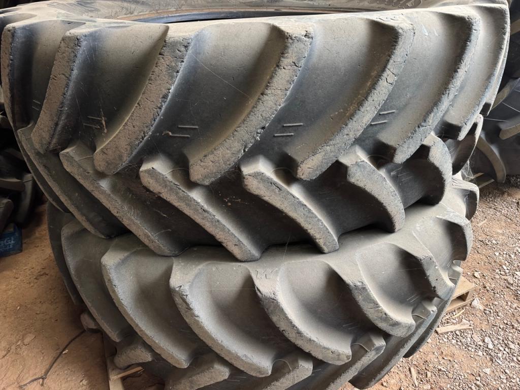 2x 600/65/38 + 2x 480/65/28 Mitas 75 tyres