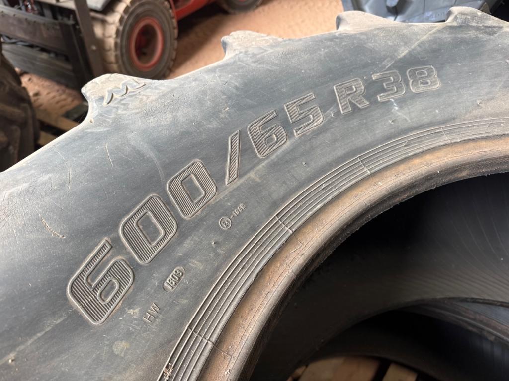 2x 600/65/38 + 2x 480/65/28 Mitas 75 tyres