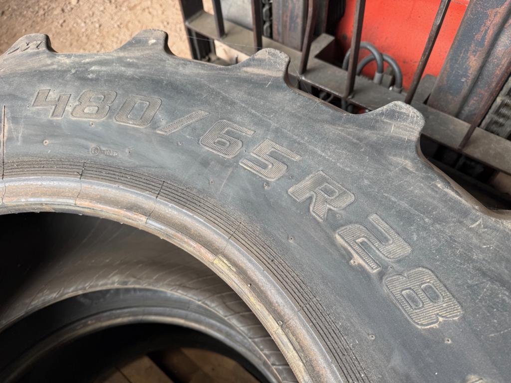 2x 600/65/38 + 2x 480/65/28 Mitas 75 tyres