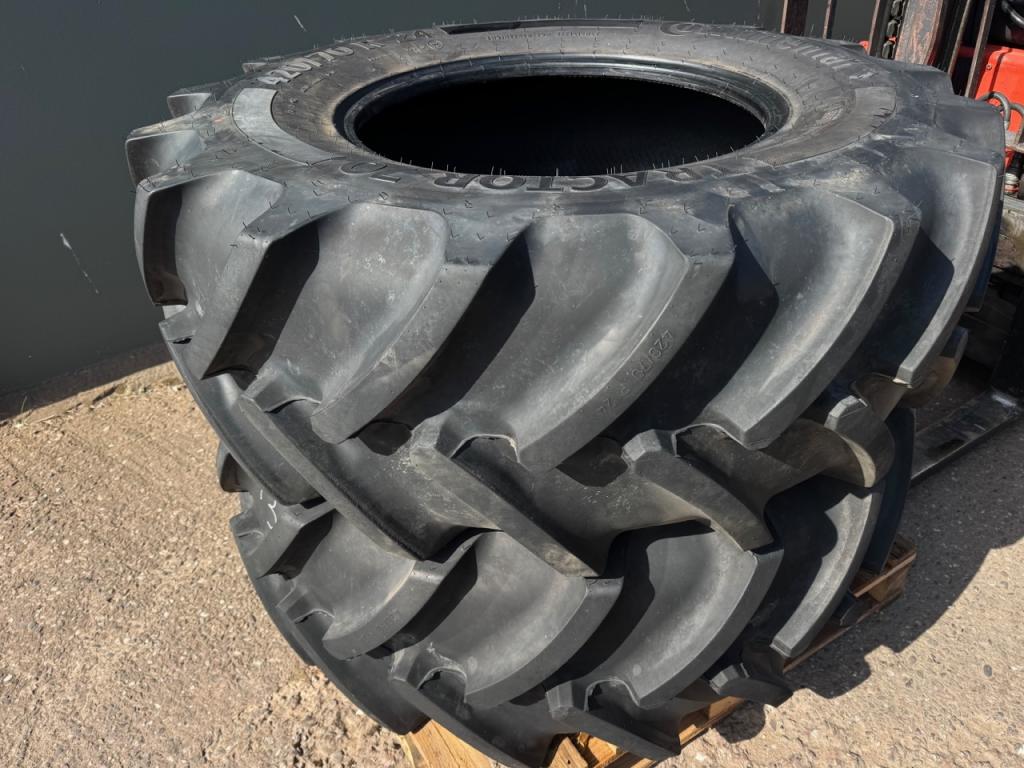 2x 420/70/24 Continental tyres, 99%