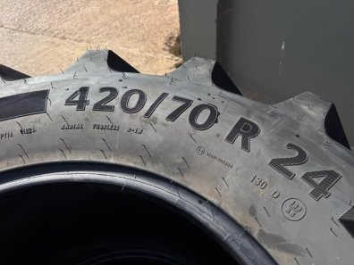 2x 420/70/24 Continental tyres, 99%
