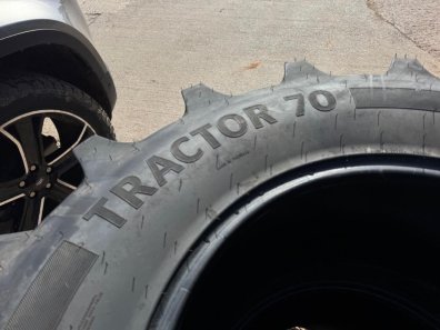 2x 420/70/24 Continental tyres, 99%