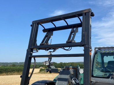 Quicke bale fork XL, 2026, hinged bottom tines that fold up for transport, nadjustable height frame, fold down legs, this spike will carry up to 4 120x90 bales, bolt on hooks available, hydraulic top grab