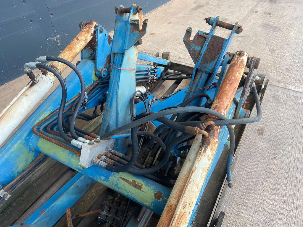 Ford loader boom and brackets, to fit 5610/6610/7610 tractor