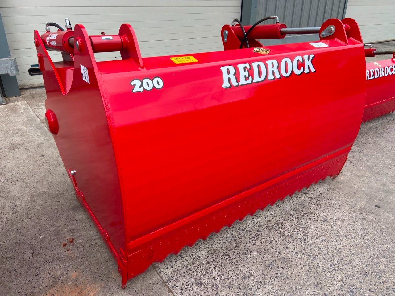 Redrock 200/130 shear grab, NEW, 2m wide, 1.3m high, chrome rams, bolt on blades, bolt on hooks available