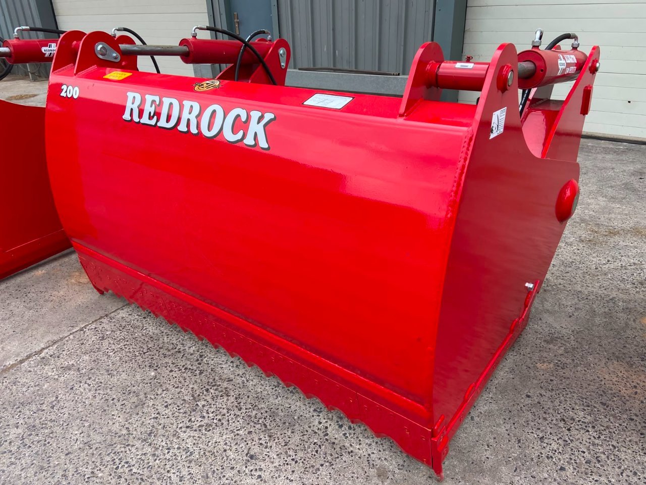 Redrock 200/130 shear grab, NEW, 2m wide, 1.3m high, chrome rams, bolt on blades, bolt on hooks available