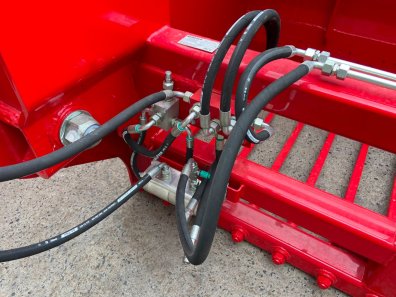 Redrock 240/130 shear grab, NEW, 2.4m wide, 1.3m high, chrome rams, bolt on blades, bolt on hooks available