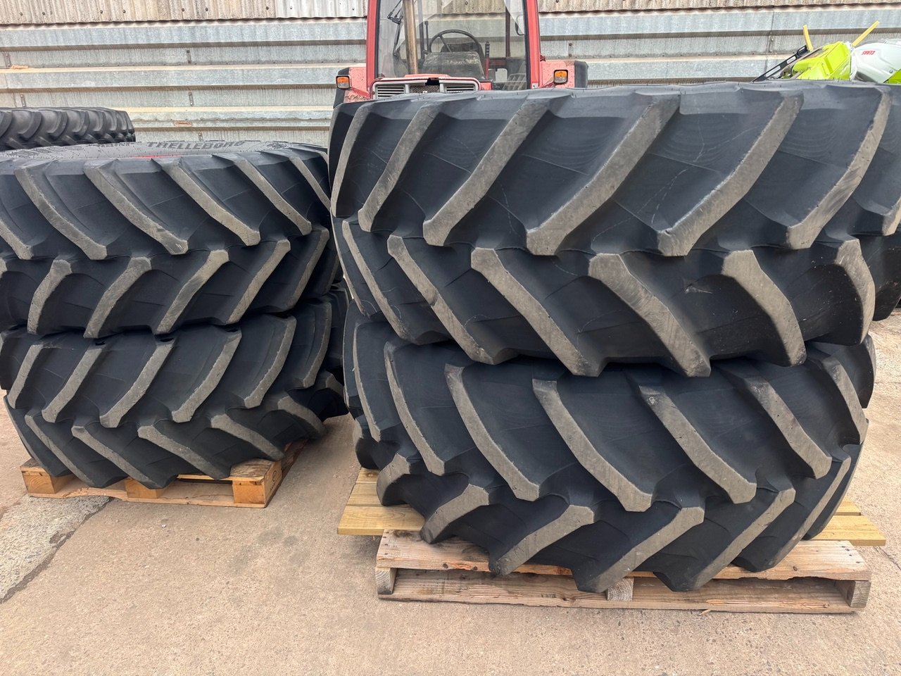 2x 650/75/38 + 2x 600/65/28 90% Trelleborg tyres fitted to Fendt 724 wheels, as new