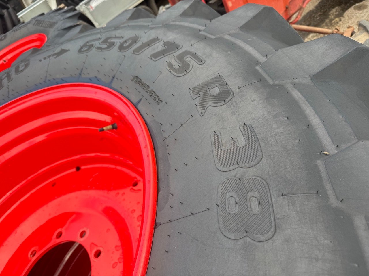 2x 650/75/38 + 2x 600/65/28 90% Trelleborg tyres fitted to Fendt 724 wheels, as new