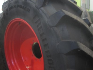 2x 650/75/38 + 2x 600/65/28 Fendt wheels and Trelleborg tyres 95%
