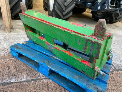 Pin and cone carriage to fit Quicke Q series loader boom, hydraulic locking, John Deere green