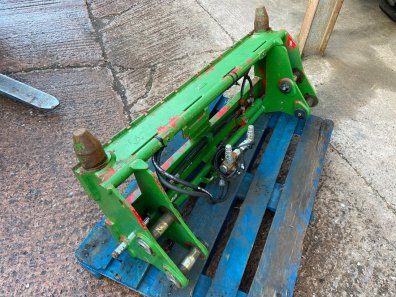 Pin and cone carriage to fit Quicke Q series loader boom, hydraulic locking, John Deere green