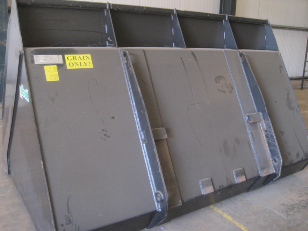Albutt grain bucket, 2008, 5.15 cubic metres (about 3.5 tons), Sanderson brackets, very good