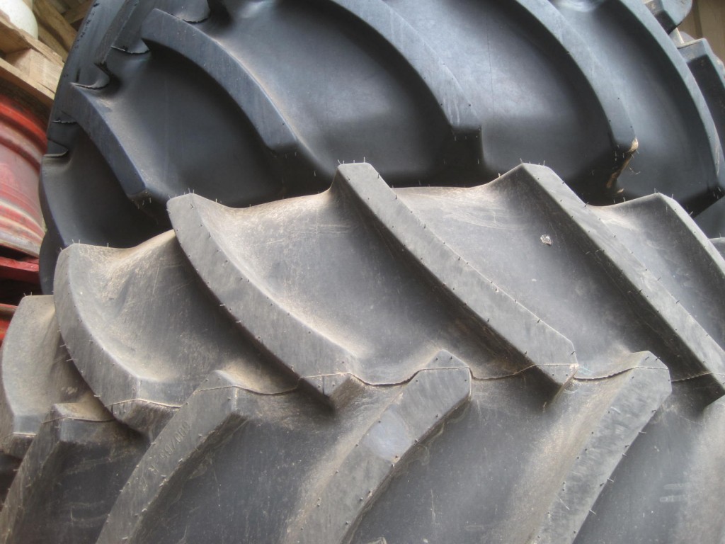 1x new set of Continental 710/70/38 + 600/65/28 wheels and tyres, to fit a John Deere 7430 or 7530